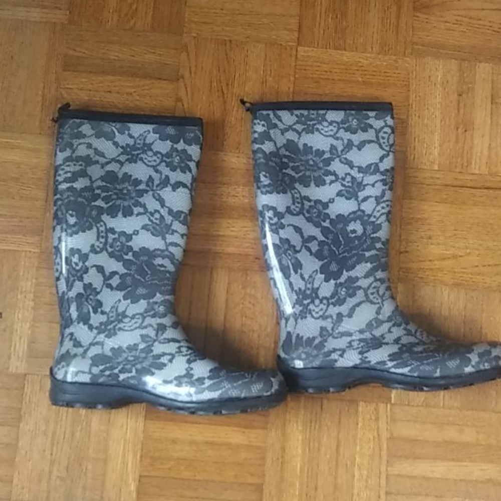 Kamik lace print rain boot